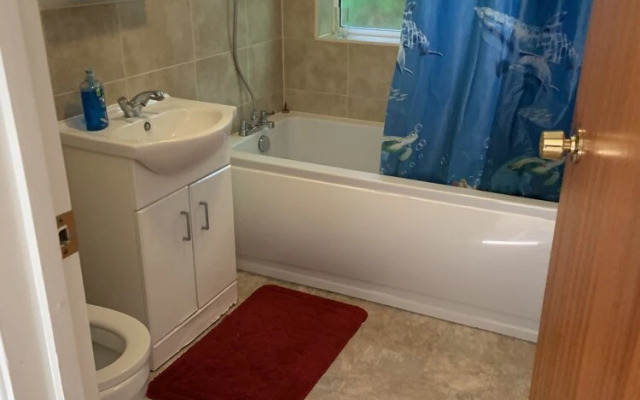Captivating Bungalow With Garden in High Wycombe