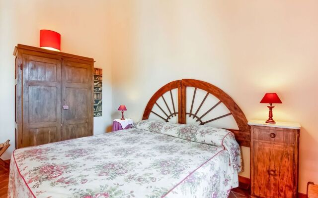 Farmhouse With Swimming Pool in Poggibonsi