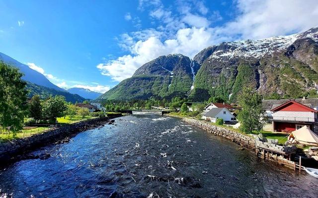 Eidfjord Riverside Apartments & Glamping