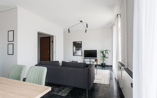 Spacious Apartment near HELEXPO