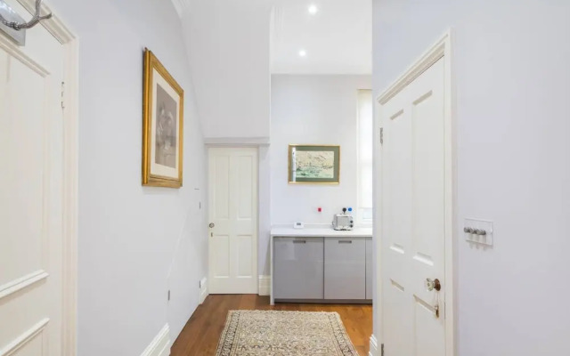 Traditional 1 Bed Apartment, Pimlico