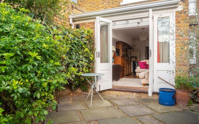 Cosy 1 Bedroom Flat With Garden in Lovely Chiswick