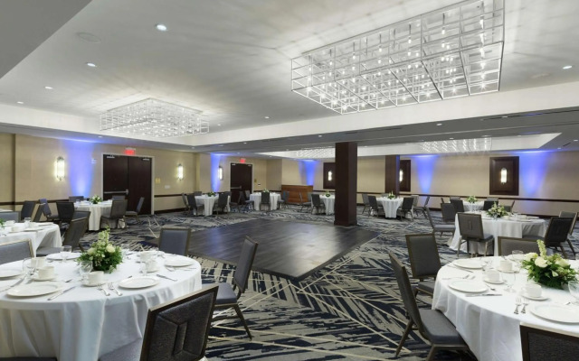 DoubleTree by Hilton Jamestown