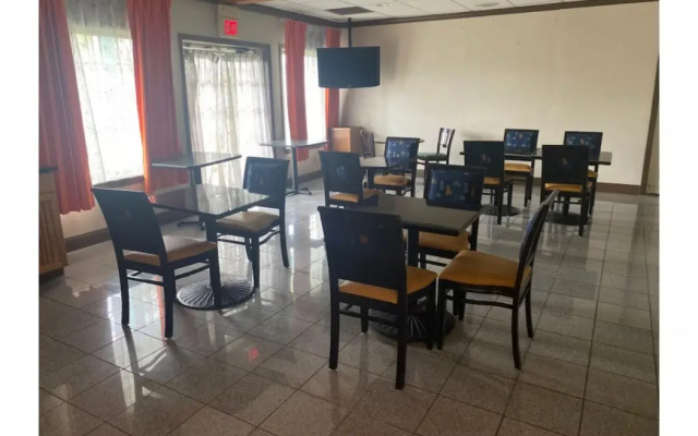 Howard Johnson by Wyndham Hattiesburg