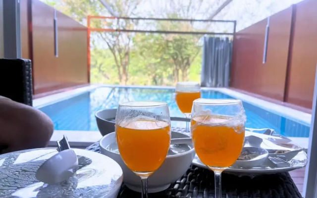 19 Degrees Resort