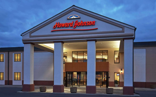 Howard Johnson Plaza Hotel by Wyndham Madison