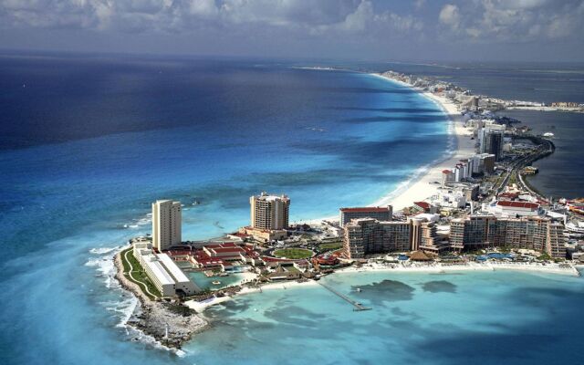 All Inclusive Bed & Beach & Fun Cancun