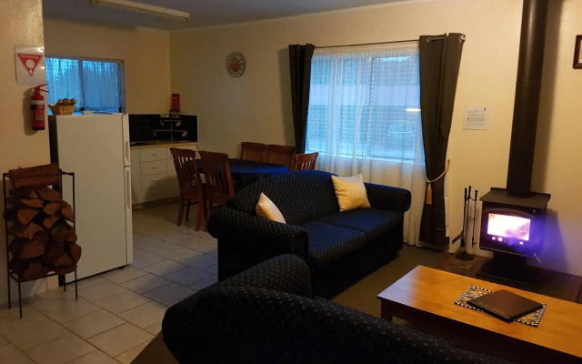 Murray Gardens Cottages & Motel
