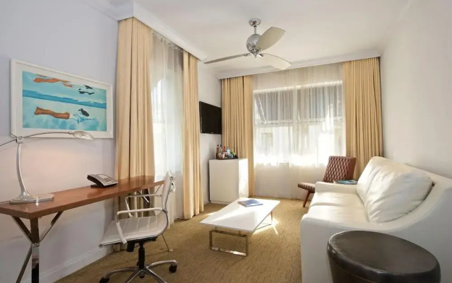 Blue Moon Hotel, Autograph Collection