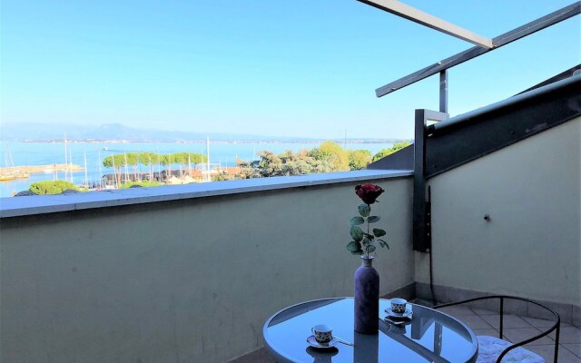 Square loft and lounge lake view