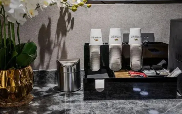 Jiatai Chain Business Hotel (Zhuanghe High-speed Railway Station)