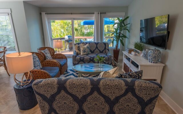 Azure Beach House Apartment 3