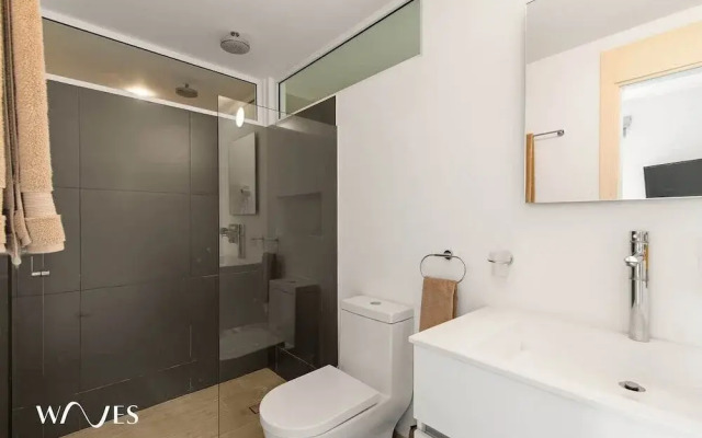 1 Br. W/5th Avenue View Steps From the Beach