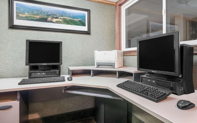 Howard Johnson by Wyndham Gillette