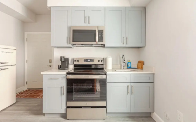Chic & Cozy Philly Stay in City Center