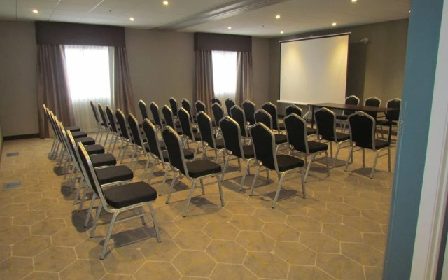 Days Inn and Suites Airdrie