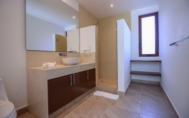 Golf View Luxury Condo hosted by Olahola