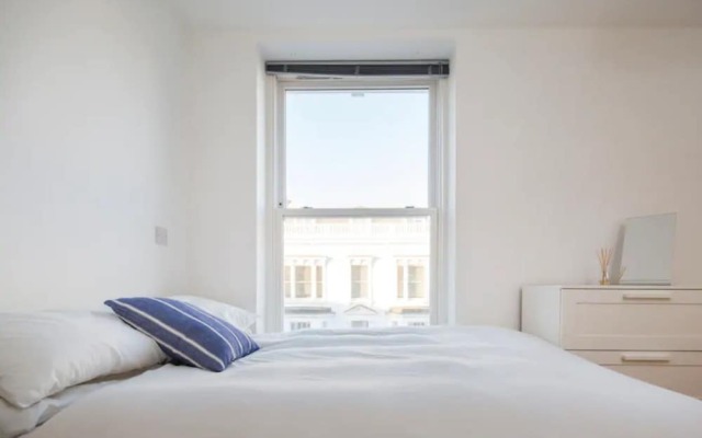 Bright Ensuite Studio Apartment in West Kensington