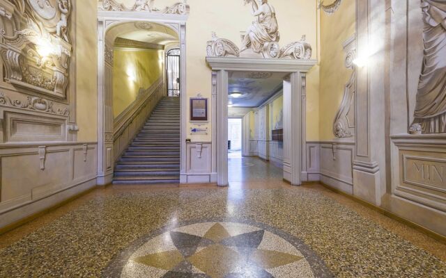 Wonderful, Quiet and Bright Apartment. In the Center Historian