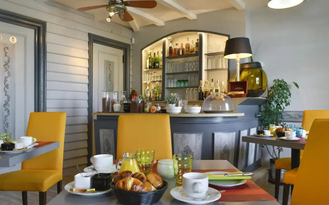 Logis Hôtel du Dauphin