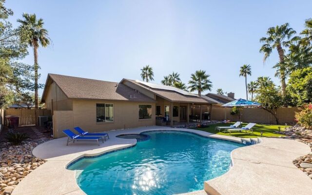 Scottsdale Friess 4 Bedroom Home by RedAwning