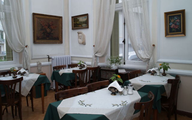 Acropolis House