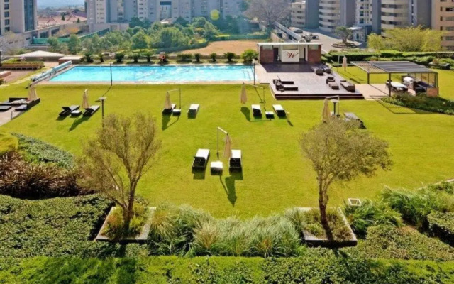 Great 2 bedroom, serviced apartment, views, pool!