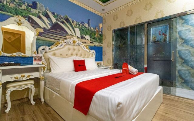 RedDoorz Premium @ Cao Thang Street