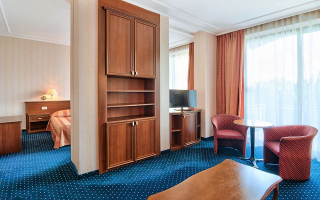 Imperial Hotel, Riviera Holiday Club