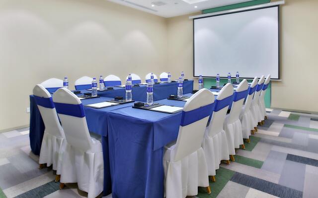 Holiday Inn Express Langfang Park View