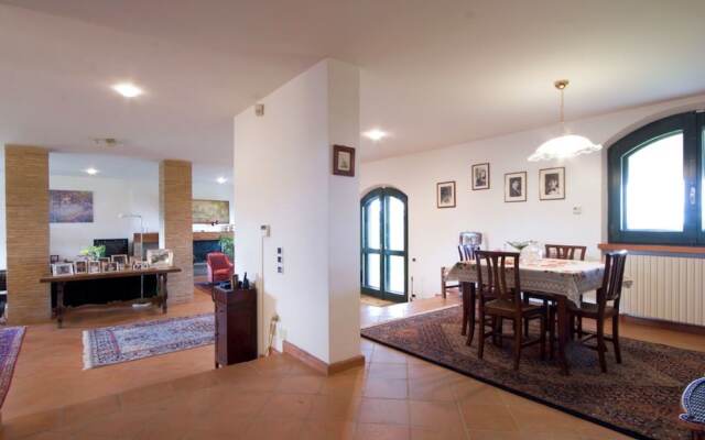 Luxurious Villa in Montelupone With Private Swimming Pool