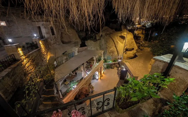 Shiraz Cave Cappadocia