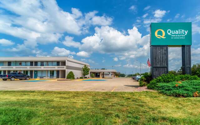 Quality Inn & Suites Vandalia near I-70 and Hwy 51