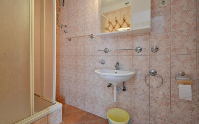 Amazing Apartment in Racisce With Wifi and 3 Bedrooms