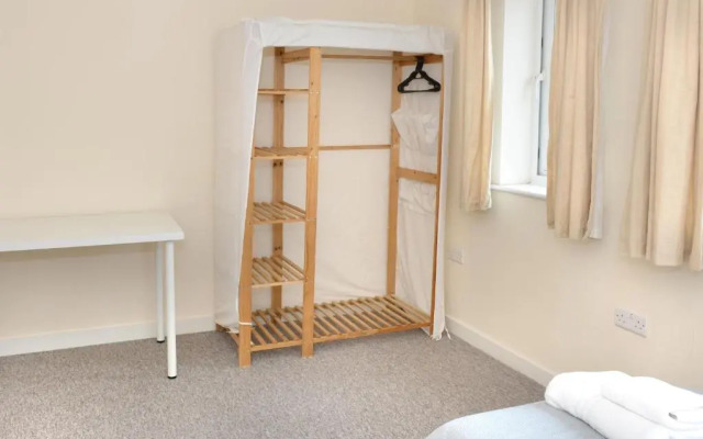 City centre 4 bedroom town house with parking