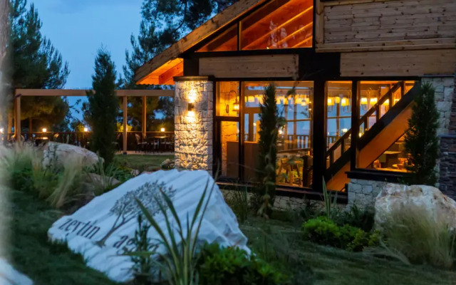 Marisstone Hotel Villa