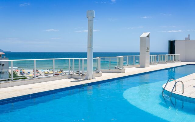 Aquarelle by Viva Prédio nos Ingleses pé-na-areia com piscina