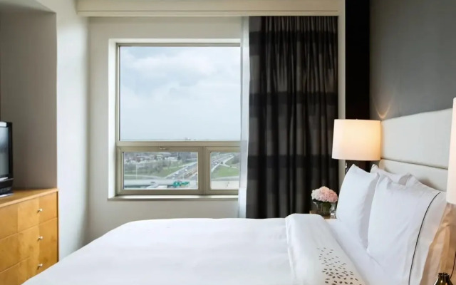 Renaissance Chicago O'Hare Suites Hotel