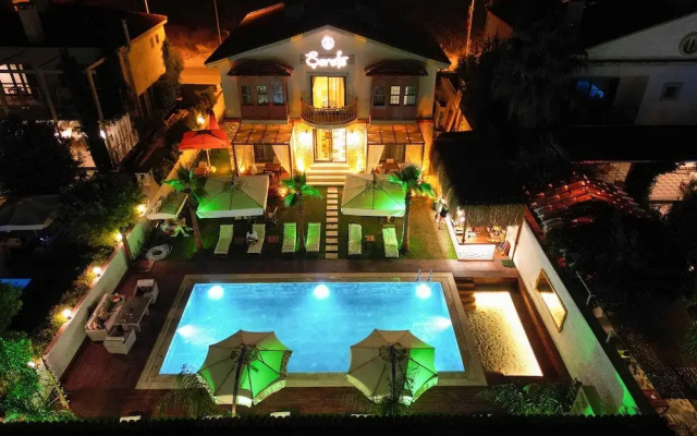 Şerefe Hotel Alaçatı