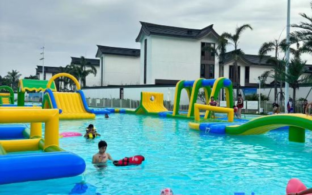 Qingyuan Jihua Park American Comic Book Hot Spring Vacation Villas