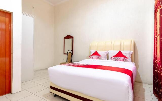 OYO 2777 Sleepover Sei Serayu