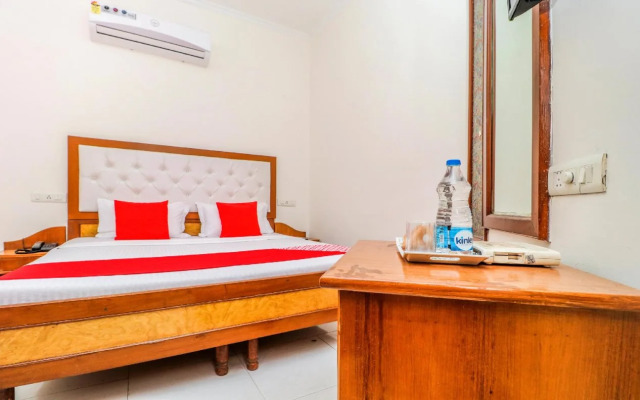 Preet Lodge Mohali by OYO Rooms