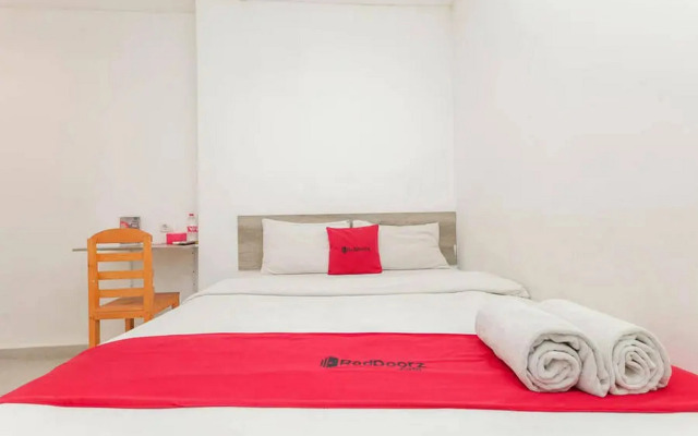 RedDoorz near Kaza Mall Surabaya