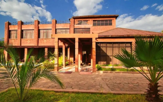 Lal Hotel and Spa