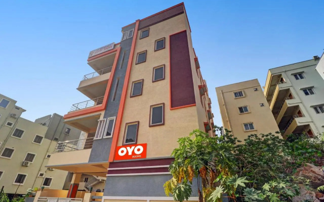 OYO 70303 S V Residency Kajaguda