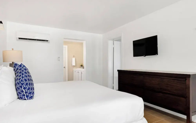 Pelican Beach Hotel