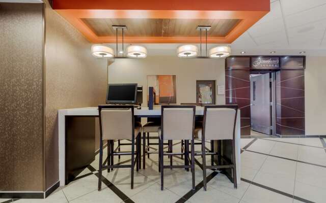 Best Western Premier Denham Inn & Suites