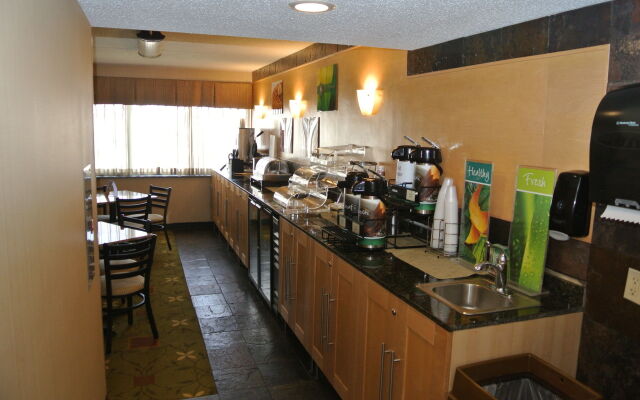 Quality Inn & Suites Mayo Clinic Area