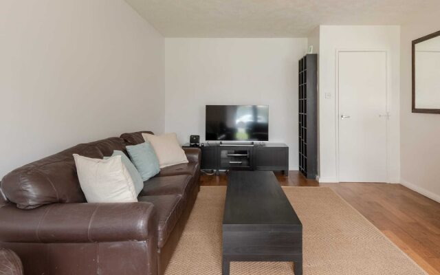 Lovely Landed Home near Wimbledon, sleeps 4