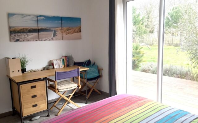 House With 4 Bedrooms in Hourtin, With Enclosed Garden